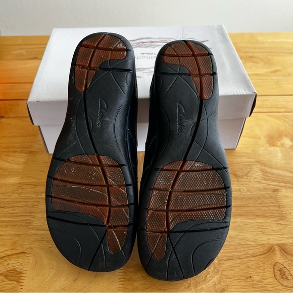 Brand New unstructured Clark’s women’s size 6.5 Un-Loop Navy Marine - Picture 2 of 4